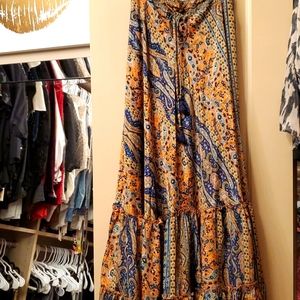 Long skirt with tie waist and ruffled hem